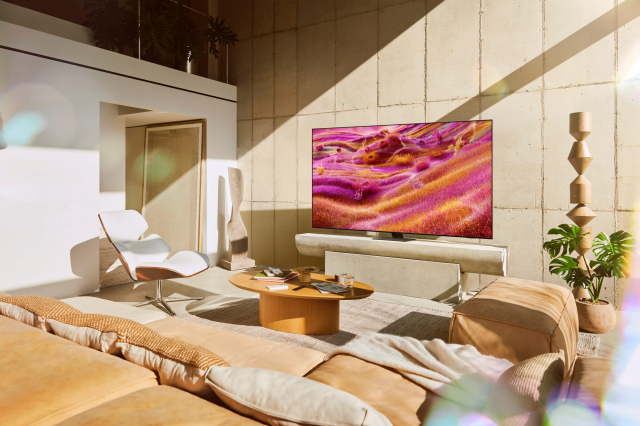 Domowe kino z rozmachem - kup duży TV Samsung i odbierz soundbar oraz głośnik