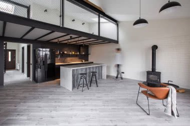 Antresola w domu lub mieszkaniu: 10 pomysłów na aranżacje antresoli. Najciekawsze inspiracje!