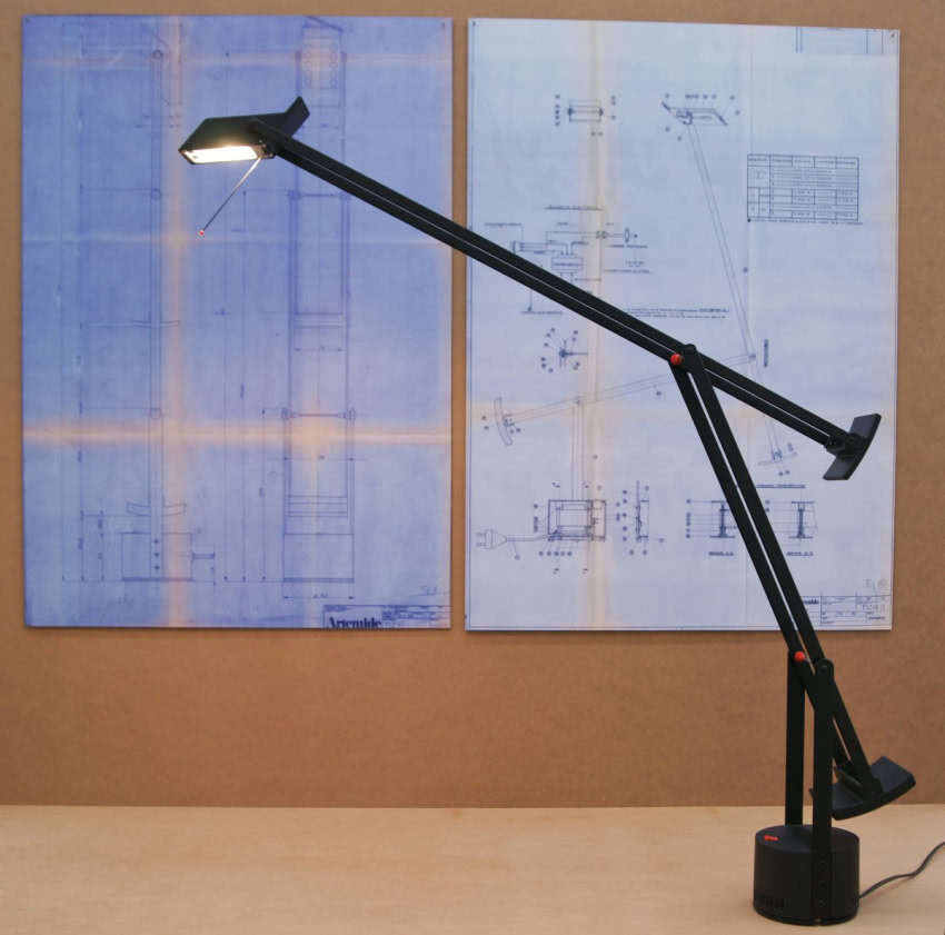 Siła koloru
Czerń nadaje lampie powagę. To...