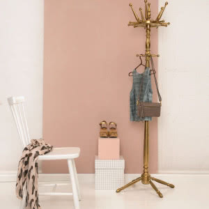 Pudrowy róż na ścianach - do jakich wnętrz i wystroju pasuje?