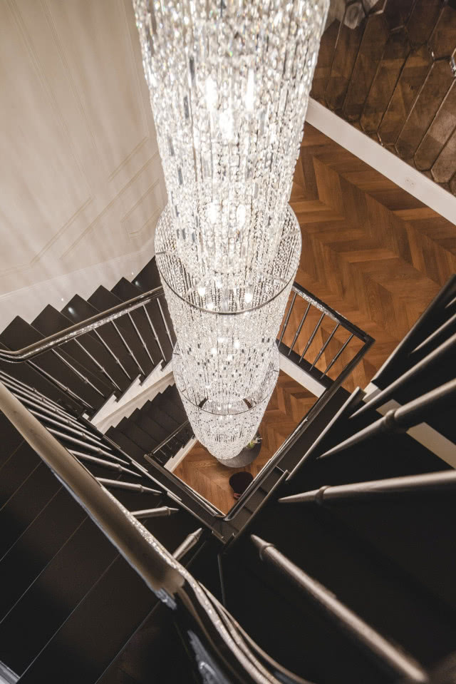 Kryształowy duży żyrandol