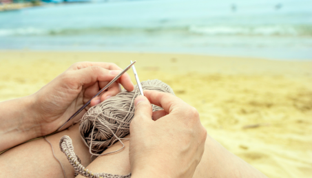 3 proste techniki rękodzieła, które opanujesz na wakacyjnym kocyku