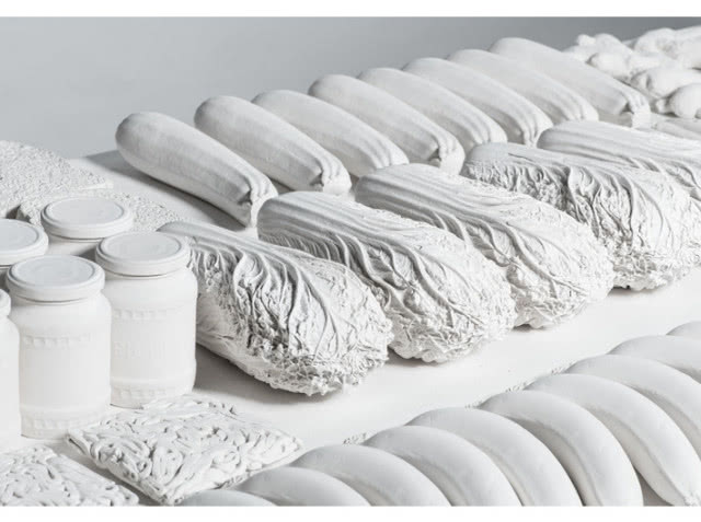 białe gipsowe warzywa