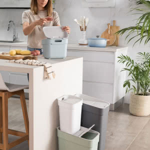 Wiosenny reset w dobrym stylu – kosze i pojemniki do przechowywania