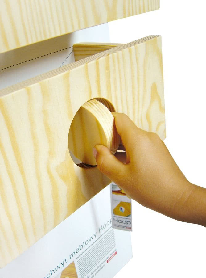 Kolekcja uchwytów Hoop. Uchwyty zamykają się...