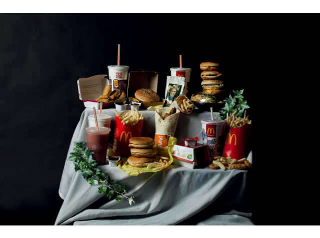 martwa natura z fast foodem