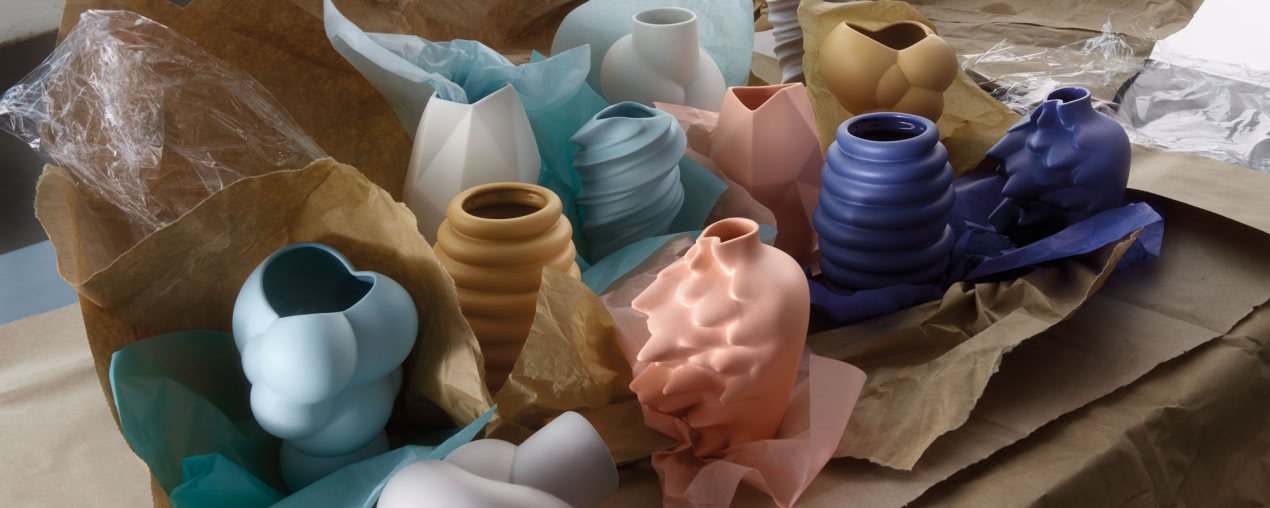 Porcelana w ruchu - odkryj wazony, które ożywiają wnętrza i zachwycają formą