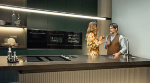 Płyta indukcyjna zintegrowana z okapem - jak działa, do jakiej kuchni pasuje i na co zwrócić uwagę przed zakupem? Praktyczny poradnik Franke