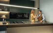 Płyta indukcyjna zintegrowana z okapem - jak działa, do jakiej kuchni pasuje i na co zwrócić uwagę przed zakupem? Praktyczny poradnik Franke