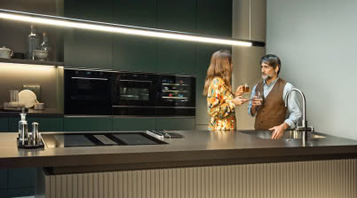 Płyta indukcyjna zintegrowana z okapem - jak działa, do jakiej kuchni pasuje i na co zwrócić uwagę przed zakupem? Praktyczny poradnik Franke