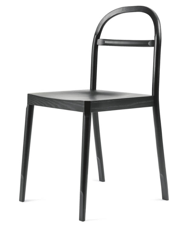krzesło czarne projektu Inge Sempé