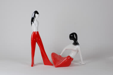 Jest jedną z najstarszych fabryk porcelany w Polsce. Słynie z produkcji porcelanowych figurek - przedmiotów pożądania wielu kolekcjonerów. Siedziba wspomnianej fabryki znajduje się w: