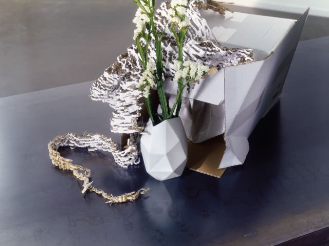 Porcelana w ruchu - odkryj wazony, które ożywiają wnętrza i zachwycają formą