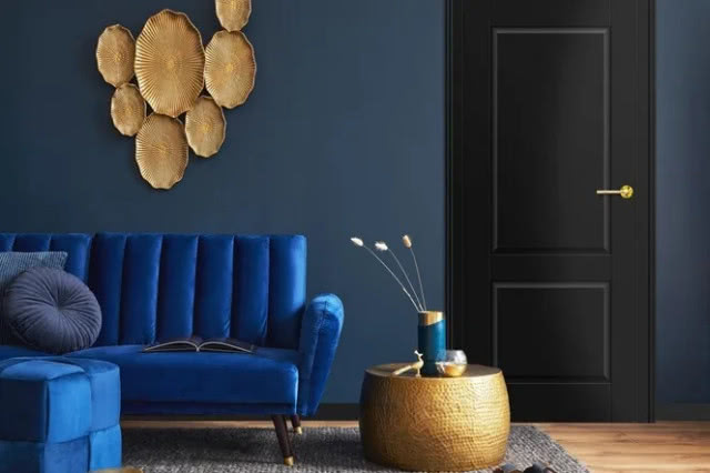 kanapa przy stoki w kolorze miedzi