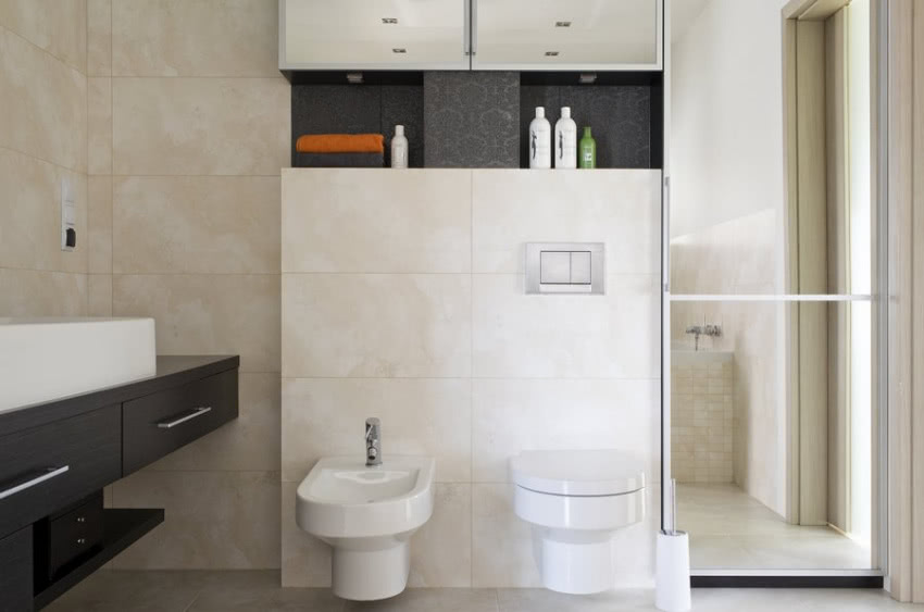 Ecru, brąz i pomarańczowe akcenty - ta sama...