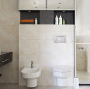 Biała zabudowa kuchenna na wysoki połysk...