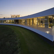 Willa nad Narwią zdobyła Oscara designu! Ma kształt wydmy  