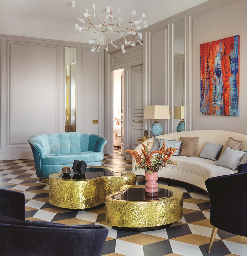 Zdobione sztukaterią ściany
nawiązują do...