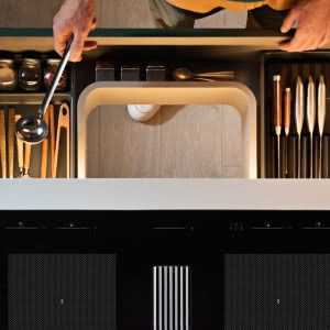 Płyta indukcyjna zintegrowana z okapem - jak działa, do jakiej kuchni pasuje i na co zwrócić uwagę przed zakupem? Praktyczny poradnik Franke