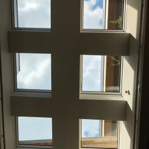 Okna do dachów płaskich w nadmorskich restauracjach w USA