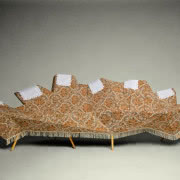 Toaletkę z taboretem Hannes Grebin zaprojektował...