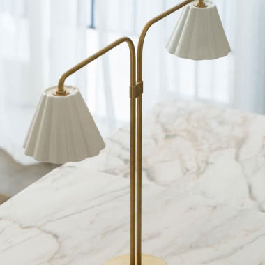 wolnostojąca lampa stołowa