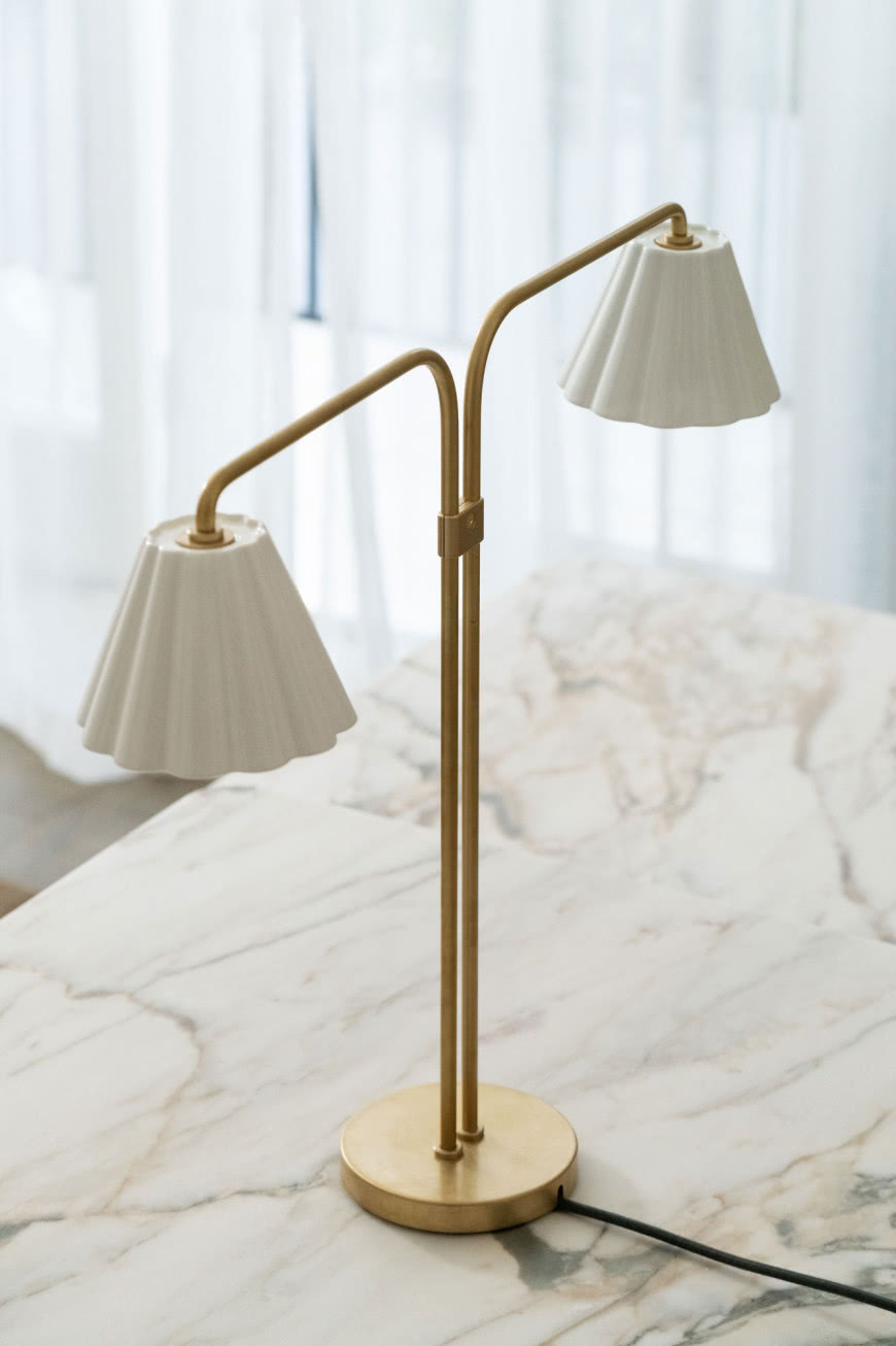 wolnostojąca lampa stołowa