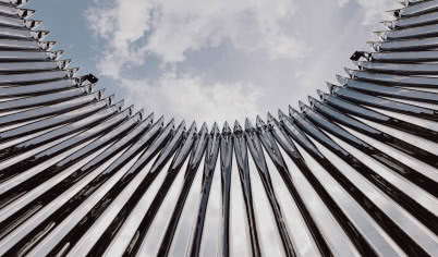 Tę instalację nadmuchiwali londyńczycy! Oskar Zięta przedstawił nową stalową rzeźbę! 