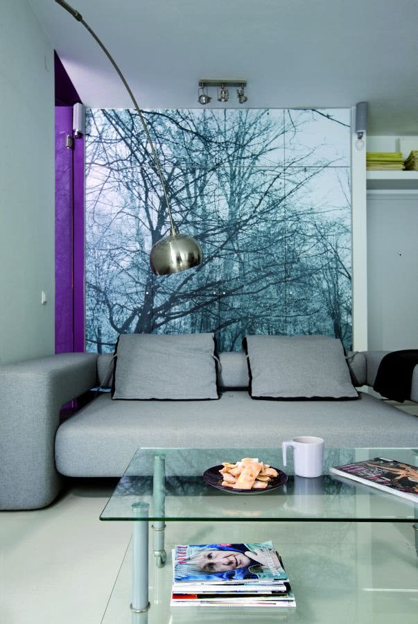 Część dzienna. Za fototapetą (wykonaną na...