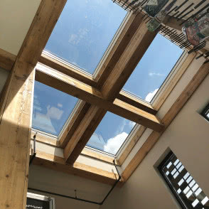 Okna do dachów płaskich w nadmorskich restauracjach w USA