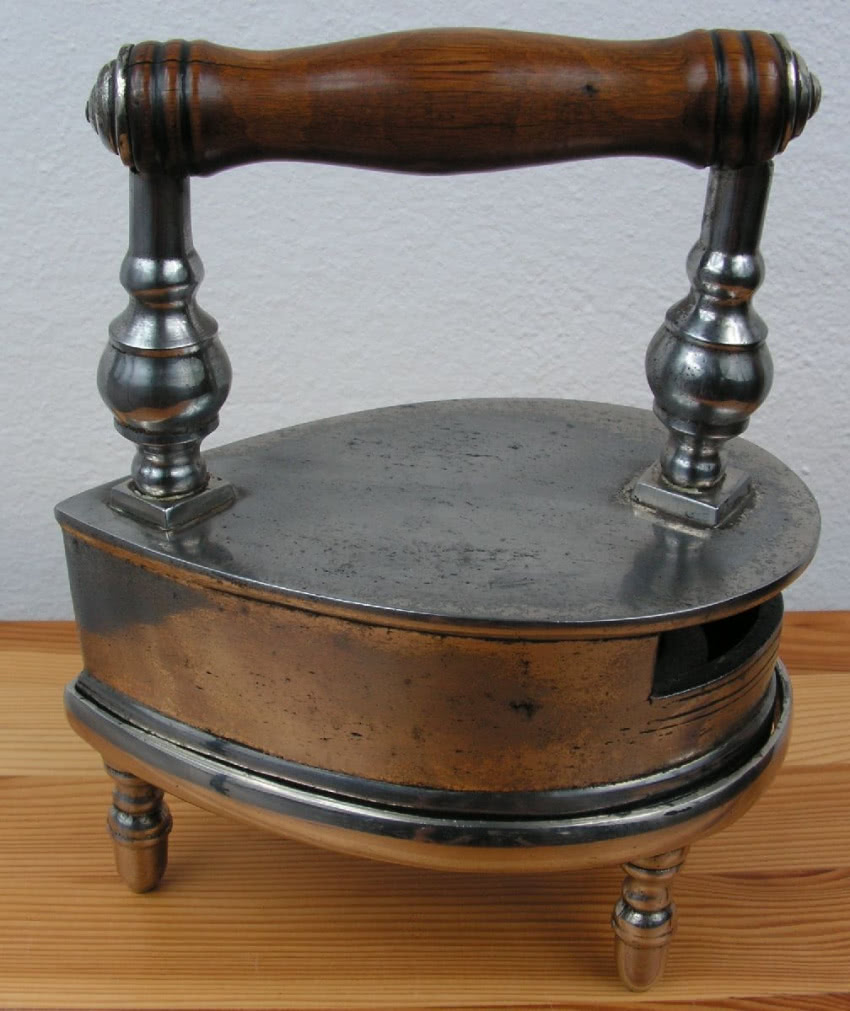 Żelazko na duszę z podstawką, Belgia, XIX w.