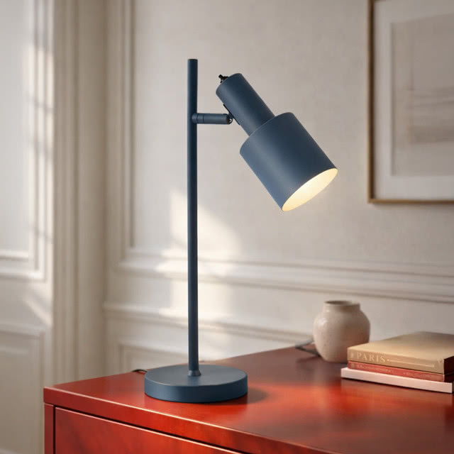 lampa na komodzie 