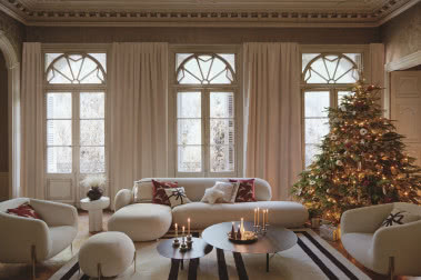 Świąteczne wnętrza 2023 - trendy na bożonarodzeniowy wystrój  domu