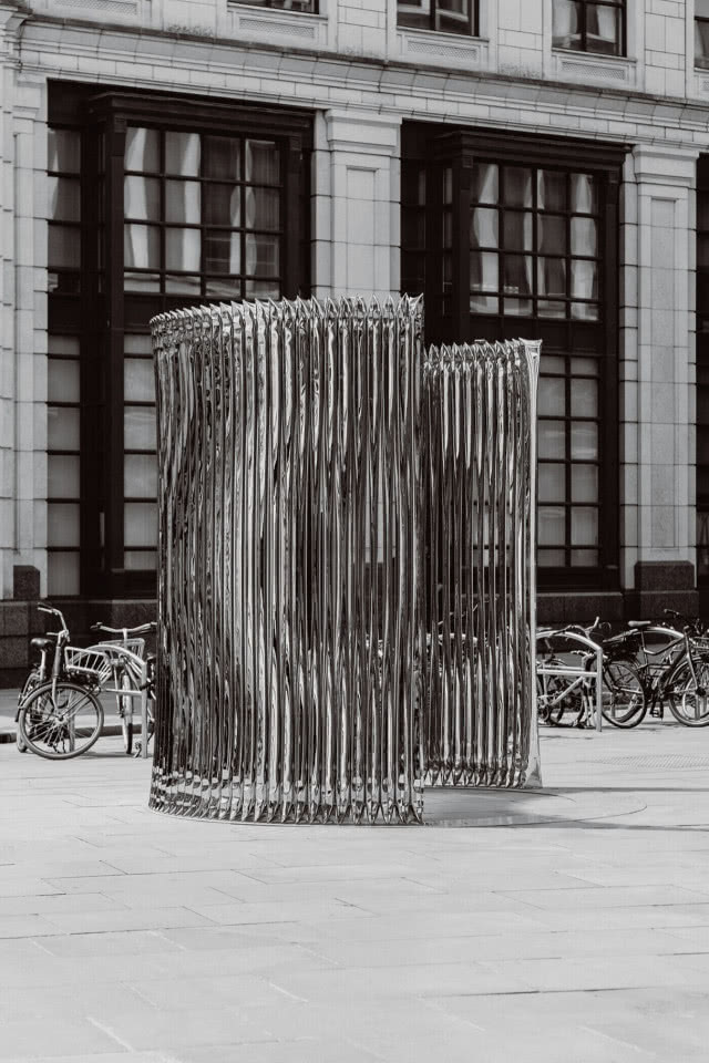 walcowata konstrukcja, z jednej strony otwarta