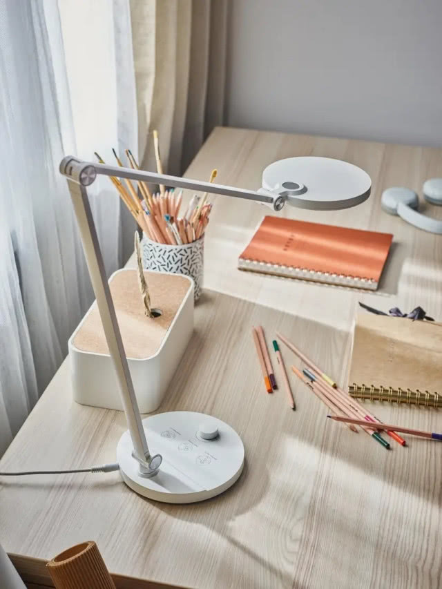 lampa na biurku