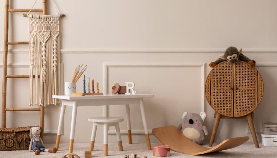 Jak wybrać biurko dla dziecka? Ergonomia i wymiary