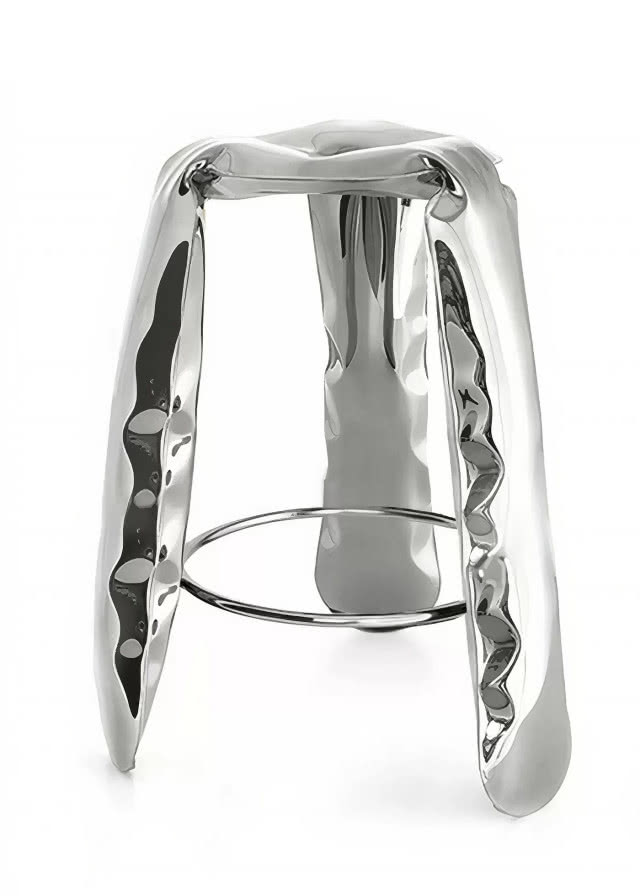 srebrny stołek, który wygląda jak nadmuchany