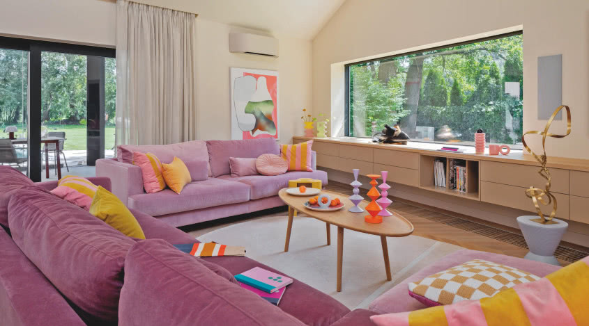 Dom Niny i Jacka pełen emocji i kolorów. Tu rządzi róż i beż