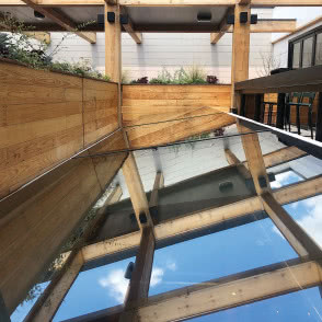 Okna do dachów płaskich w nadmorskich restauracjach w USA