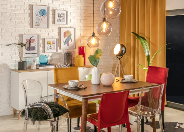 Energetyczny pop-art. zestawieniach kolorów – czerwieni, niebieskiego i żółtego