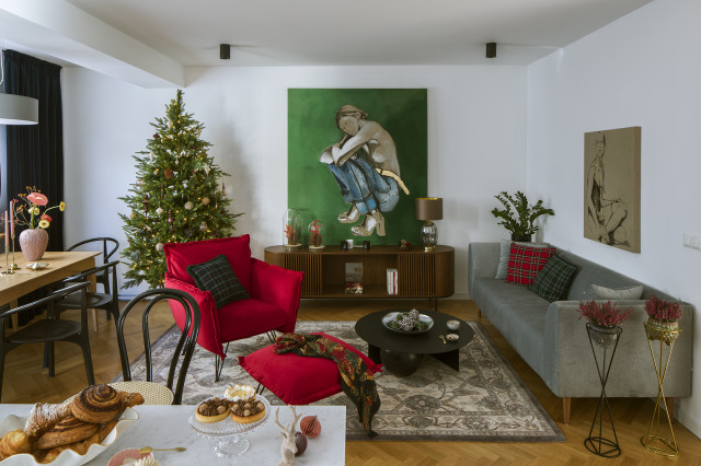 Świąteczny salon z czerwonym fotelem