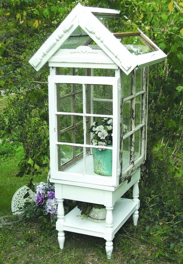 Miniszklarnia ogrodowa ze starych okien,...