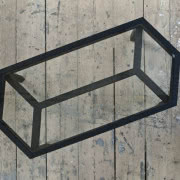 Toaletkę z taboretem Hannes Grebin zaprojektował...