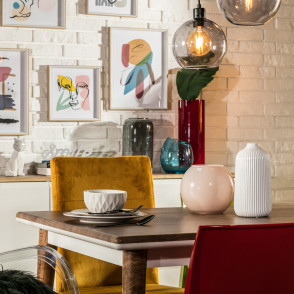 Energetyczny pop-art. zestawieniach kolorów – czerwieni, niebieskiego i żółtego