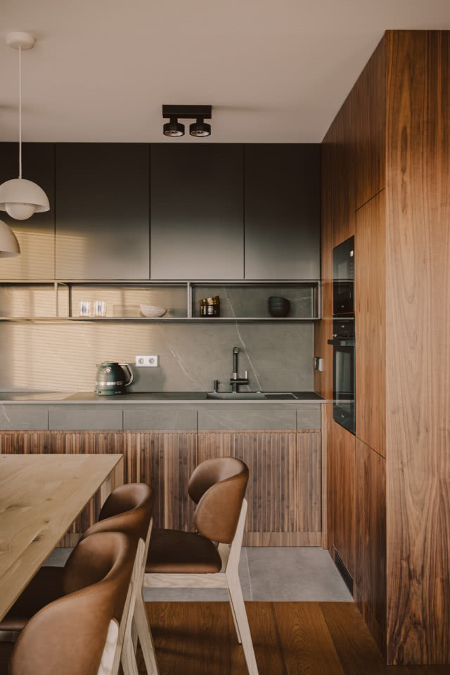 Szaro-drewniana kuchnia