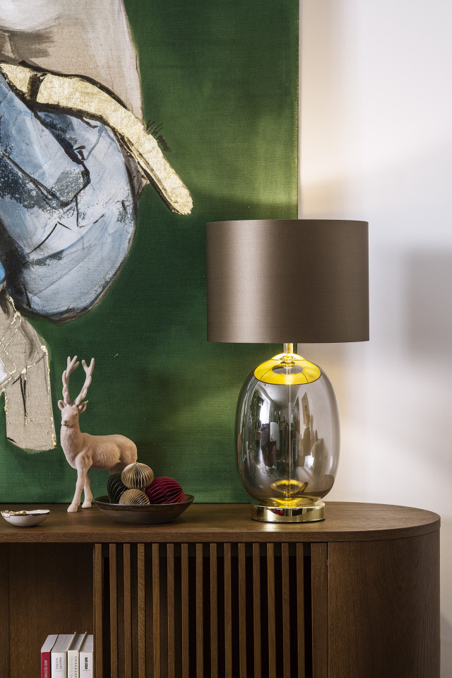 Lampa z przezroczystym dołem