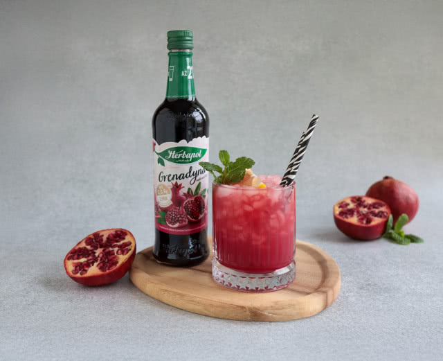 Odkryj wyjątkowe koktajle z Grenadyną Herbapolu - smak, kolor i radość na każdą okazję!