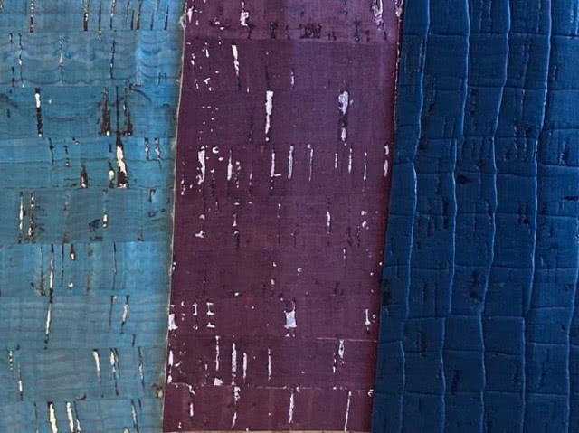 trzy rozłożone płachty tkaniny