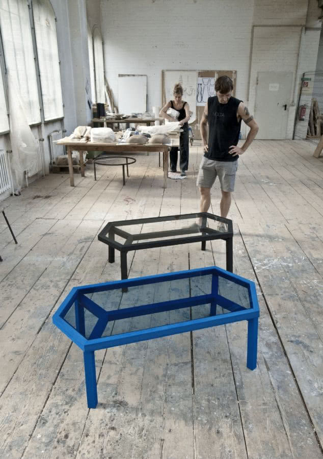 Stolik kawowy Stroketable. Proj. Hannes Grebin