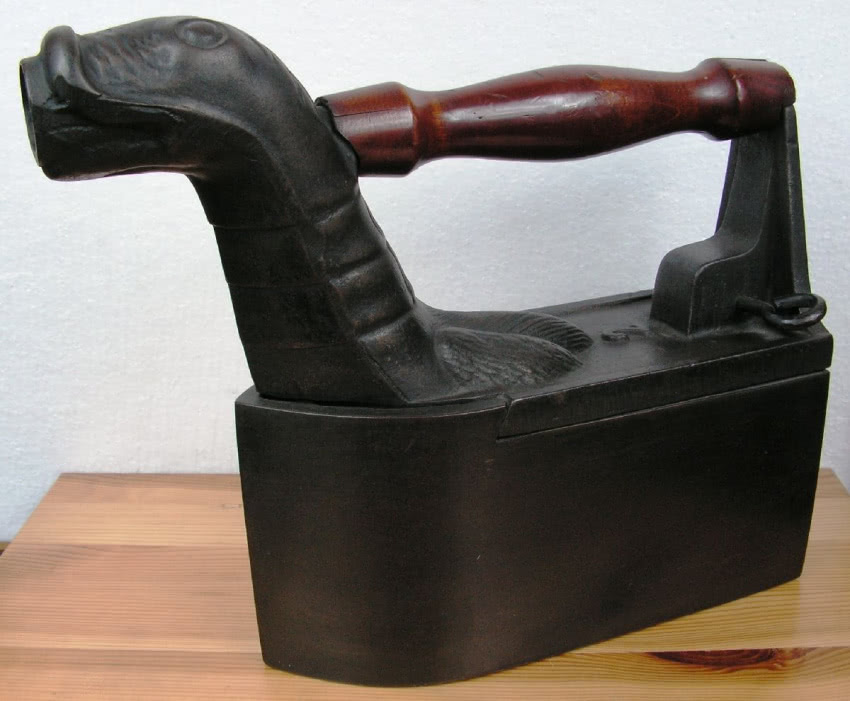 Żelazko firmy Husqvarna na węgiel, Szwecja, XIX w.